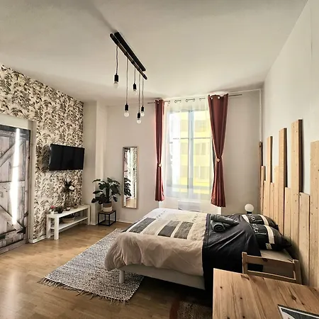 Hypercentre 2 Etoiles * Aix-les-Bains