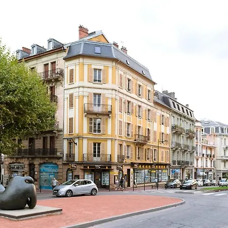 Hypercentre 2 Etoiles Apartman *