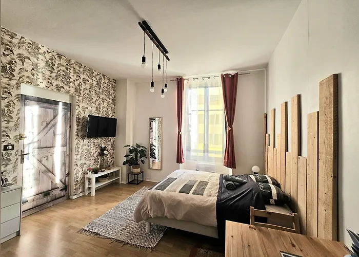 Hypercentre 2 Etoiles * Aix-les-Bains